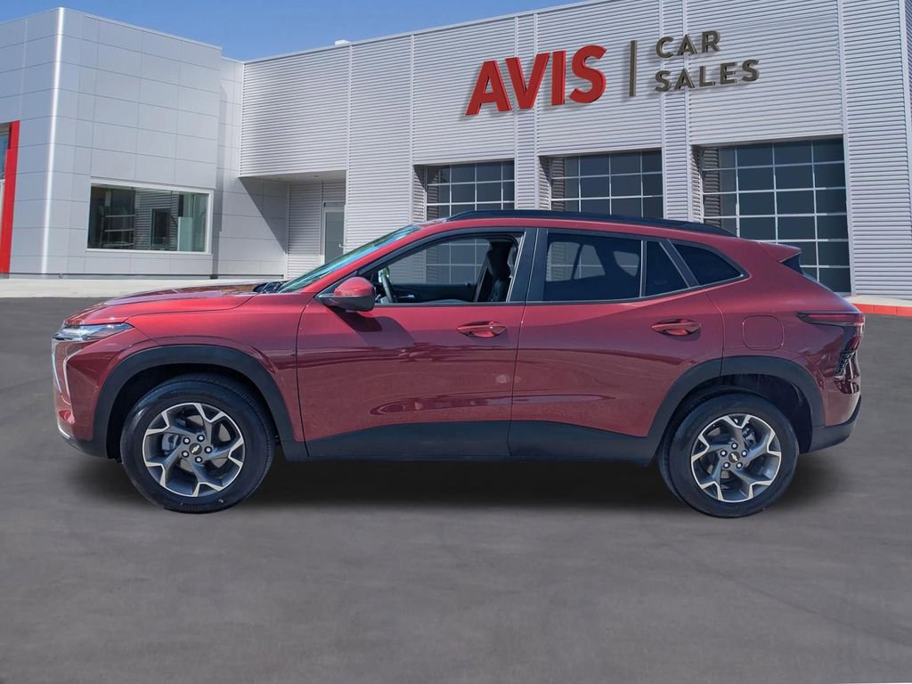 Used 2025 Chevrolet Trax LT w/ LT Convenience Package FWD image 11