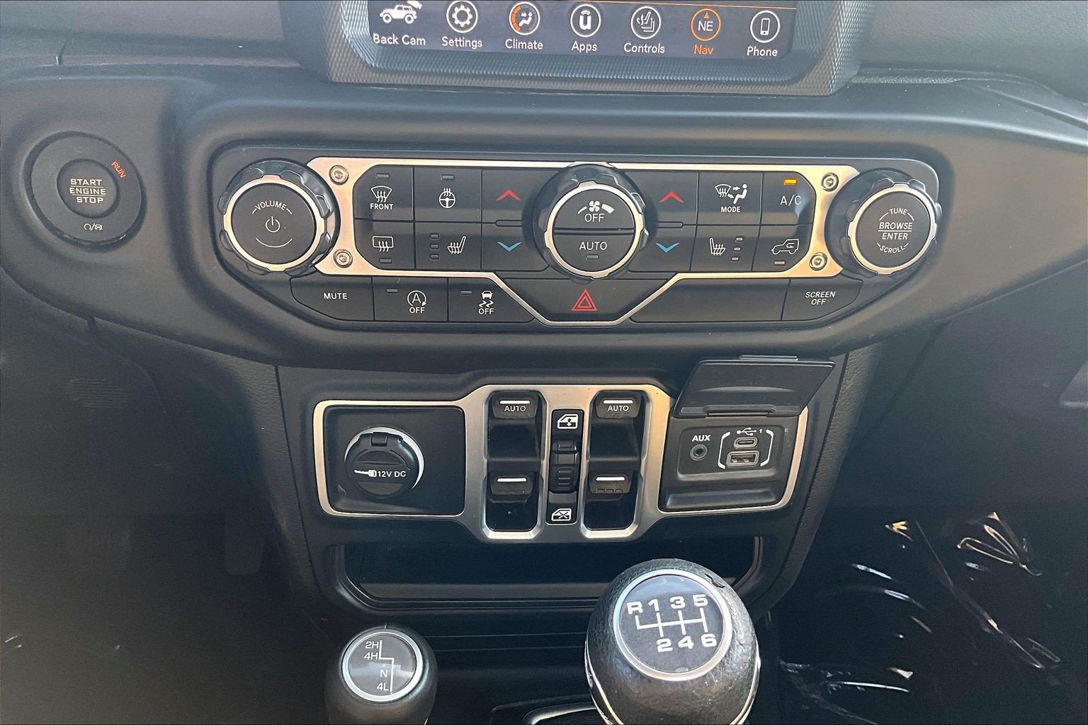 Used 2018 Jeep Wrangler Unlimited Sahara AWD/4WD image 29