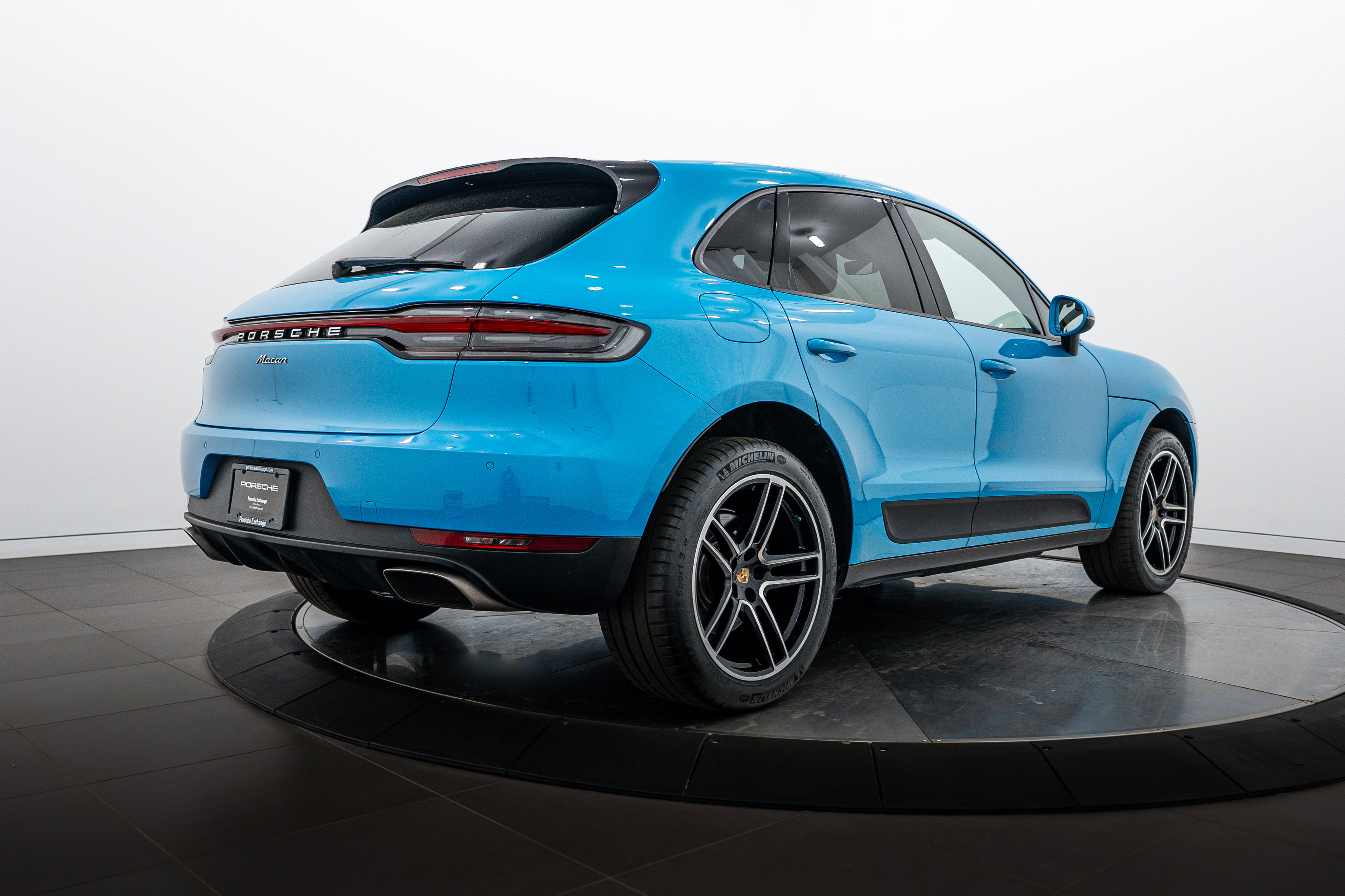 Certified 2019 Porsche Macan AWD/4WD image 7
