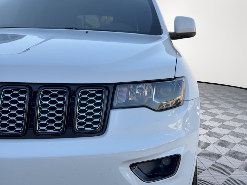 Used 2019 Jeep Grand Cherokee Altitude RWD image 12