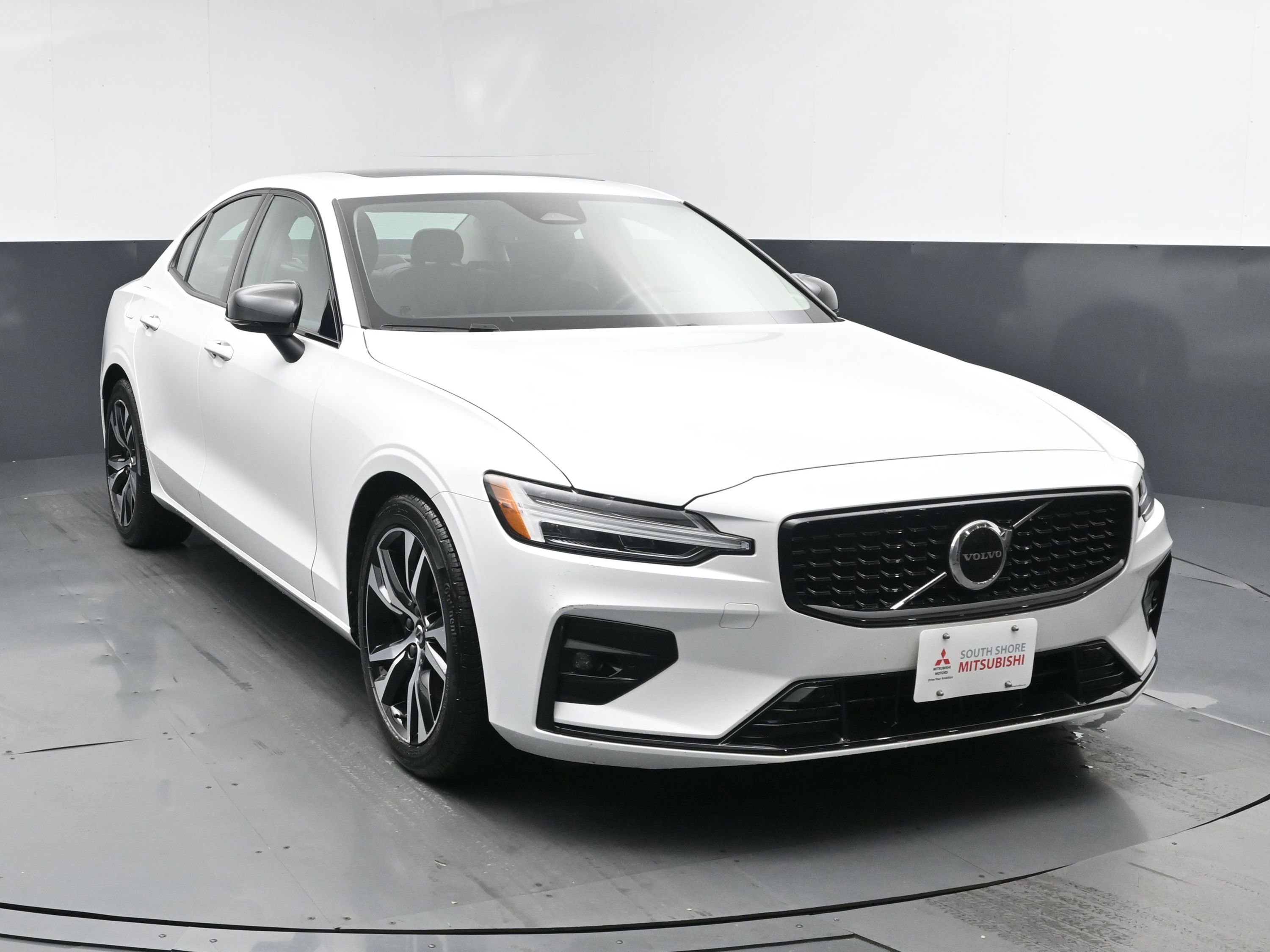 Used 2024 Volvo S60 B5 Core image 2