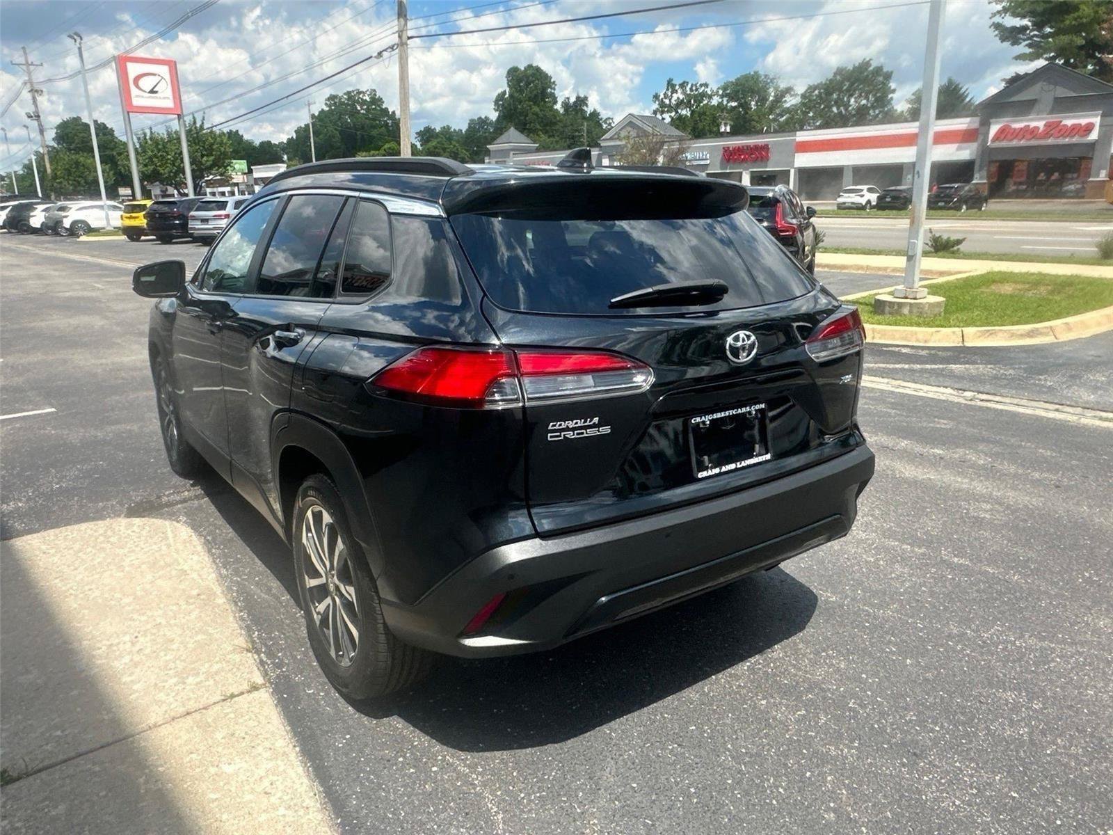 Used 2025 Toyota Corolla Cross XLE FWD image 5