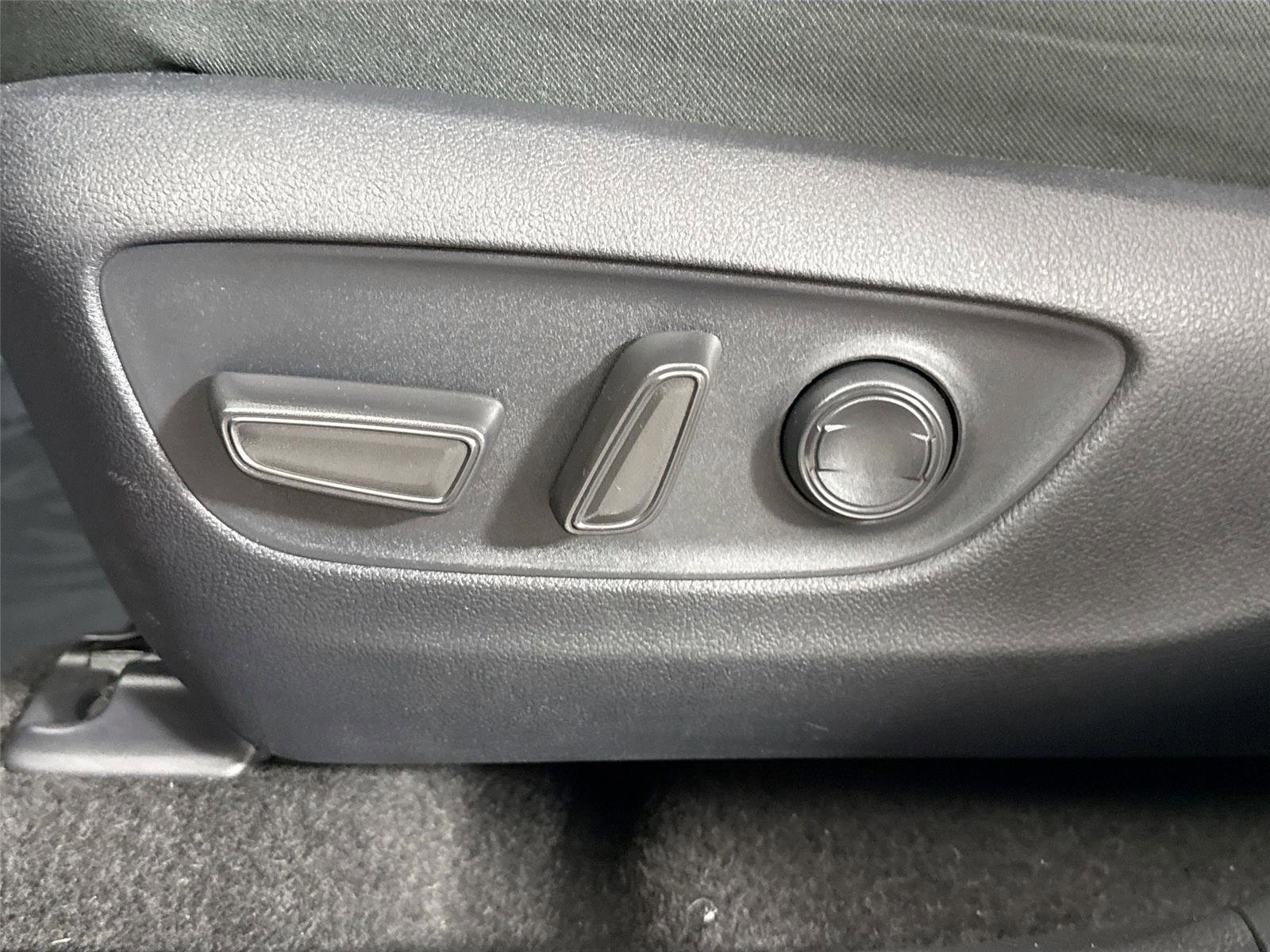 Certified 2025 Toyota RAV4 XLE image 30