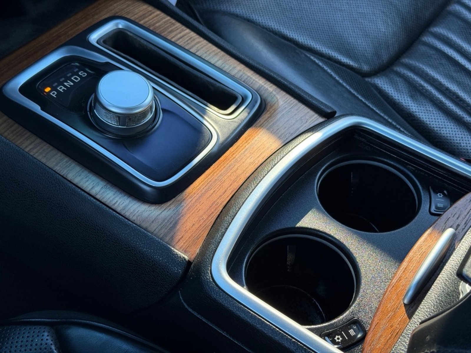 Used 2017 Chrysler 300 C Platinum image 26