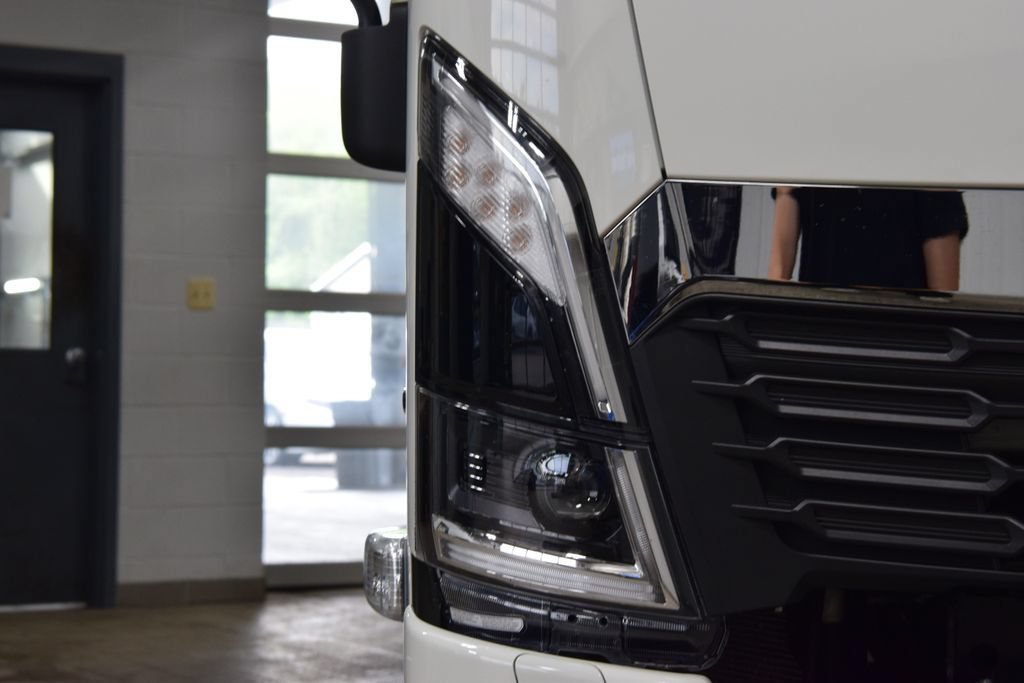 Used 2025 Chevrolet Low Cab Forward 5500XD RWD image 6