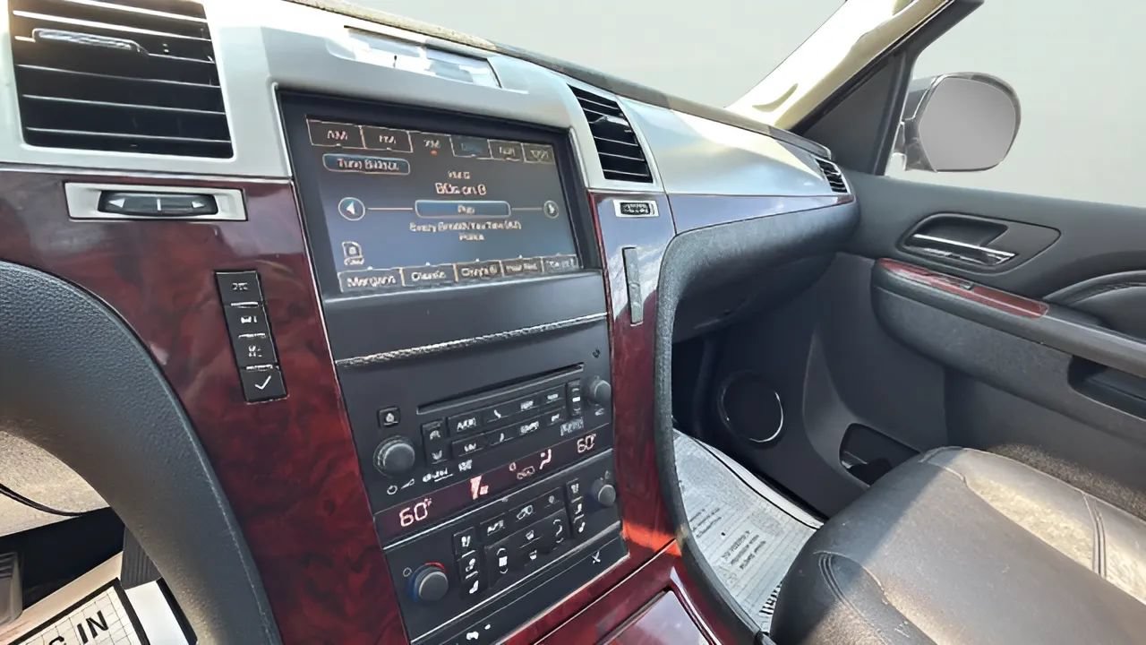 Used 2012 Cadillac Escalade EXT Premium AWD/4WD image 19
