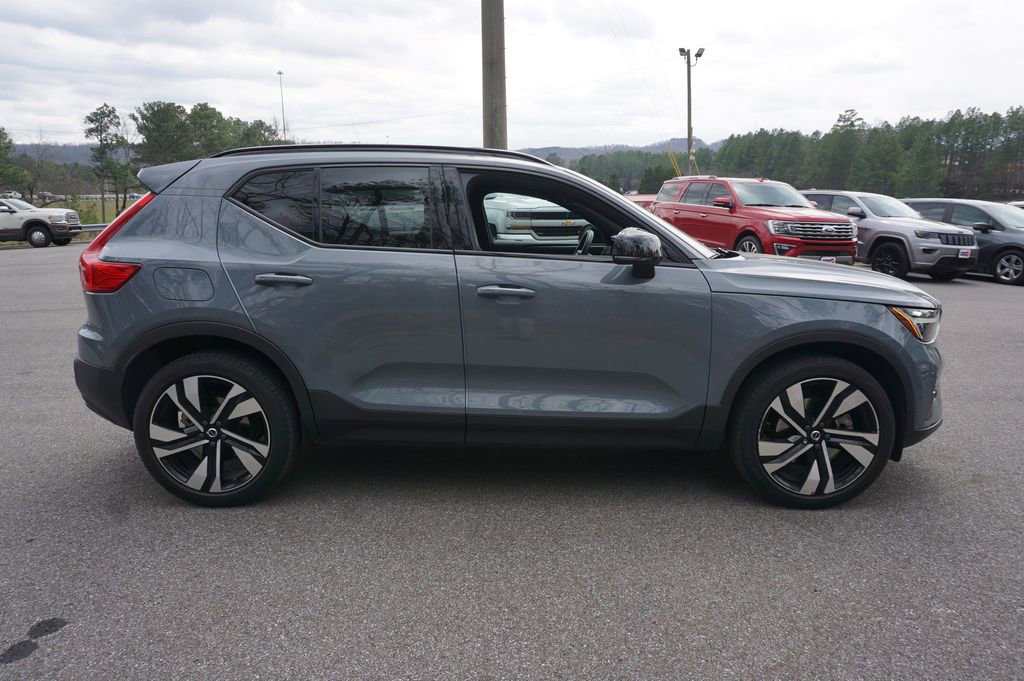 Used 2023 Volvo XC40 B4 Ultimate w/ Climate Package image 23