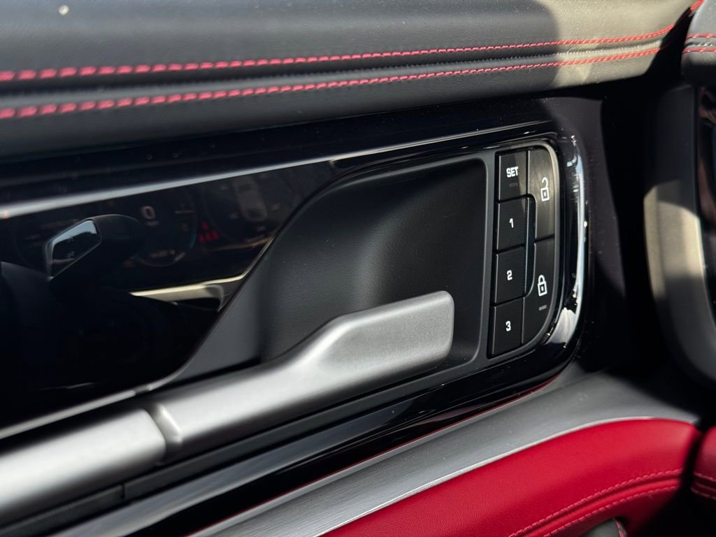 Used 2024 Porsche Panamera image 18