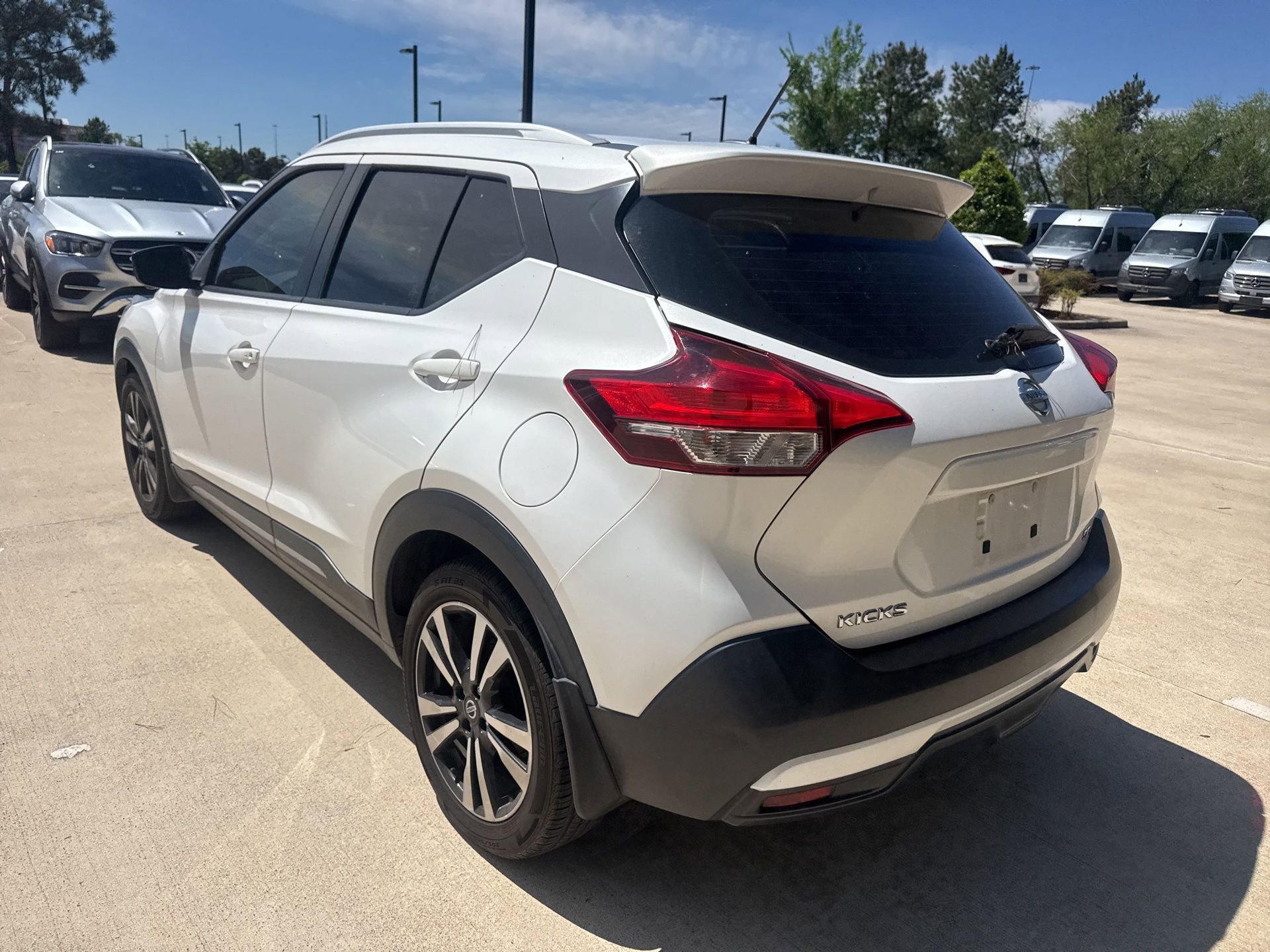 Used 2019 Nissan Kicks SR w/ SR Premium Package image 6