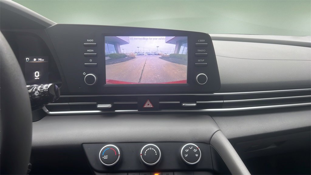 Used 2021 Hyundai Elantra SE image 21
