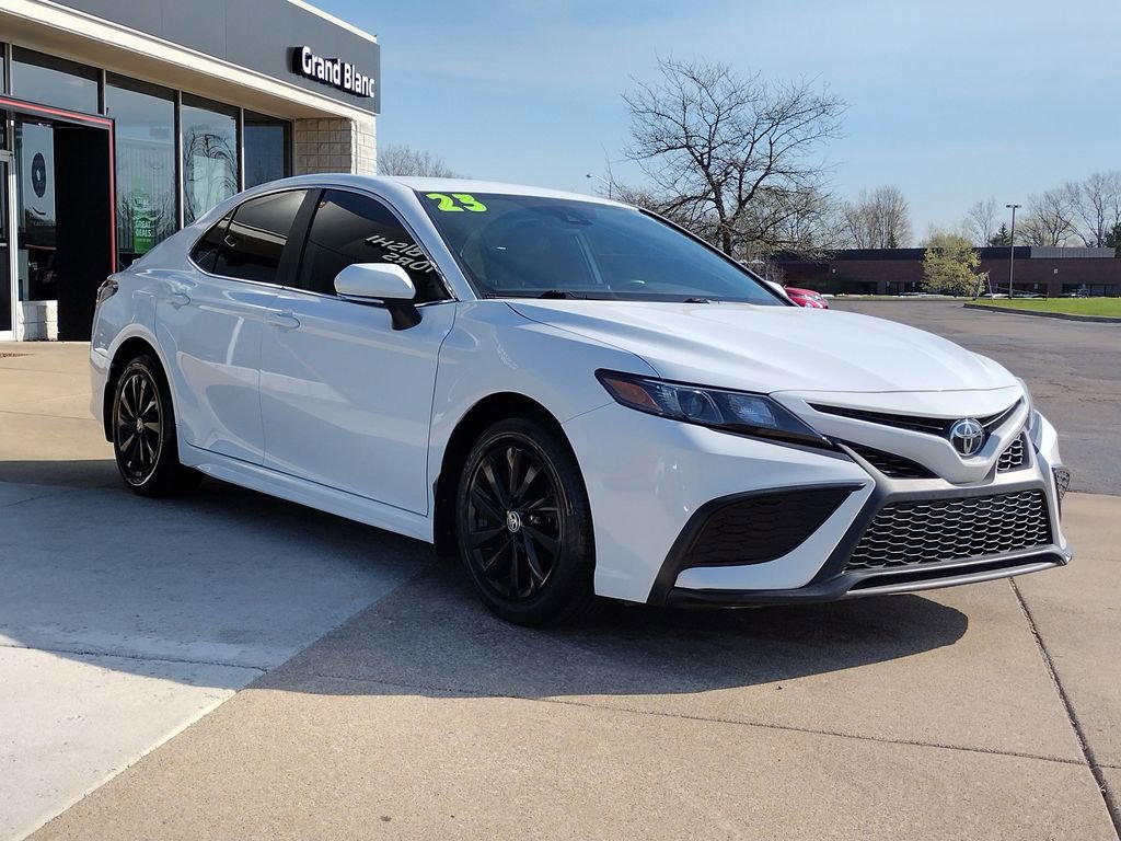 Used 2023 Toyota Camry SE FWD image 11