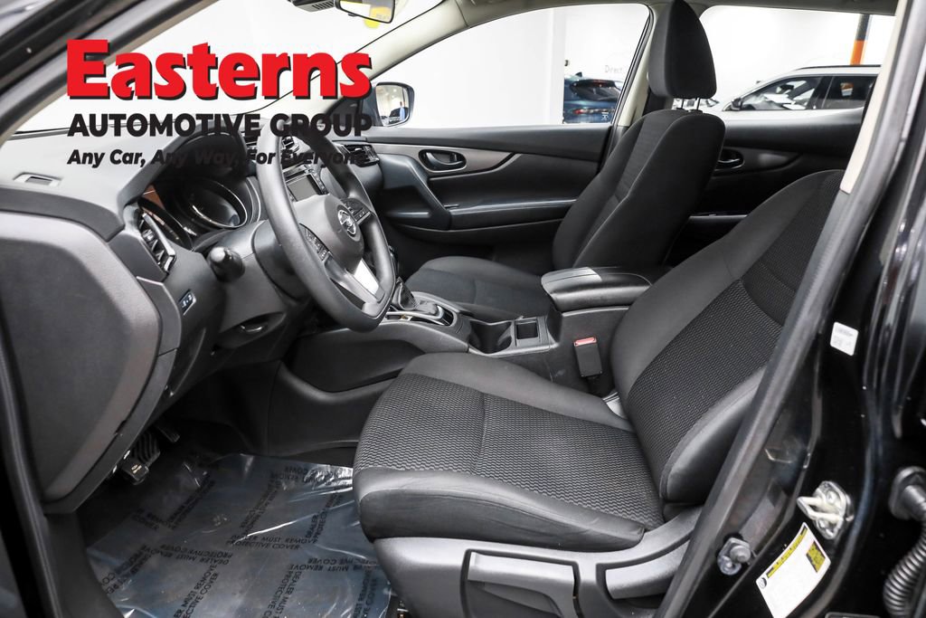 Used 2020 Nissan Rogue Sport S image 29