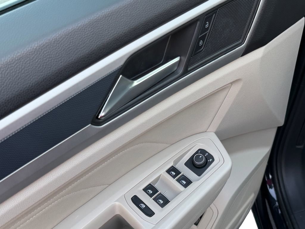 Used 2022 Volkswagen Atlas SEL R-Line image 17