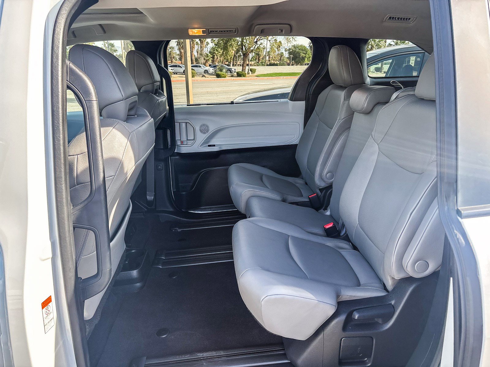 Used 2025 Toyota Sienna XLE image 21