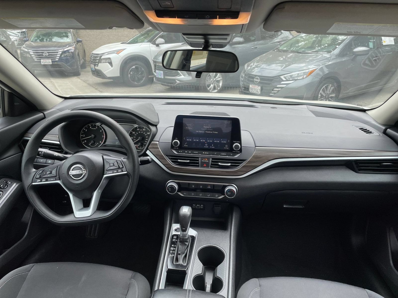 Used 2025 Nissan Altima 2.5 SV FWD image 32