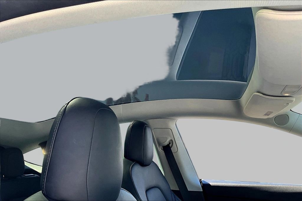 Used 2022 Tesla Model Y Long Range image 26