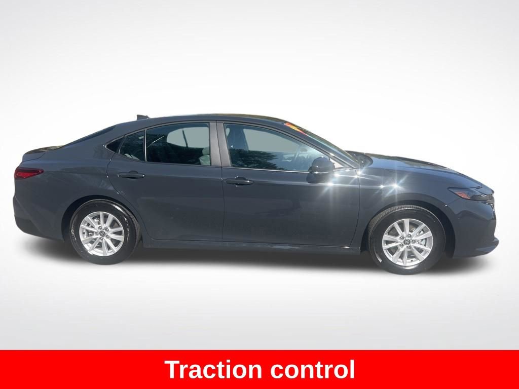 Used 2026 Toyota Camry LE image 4