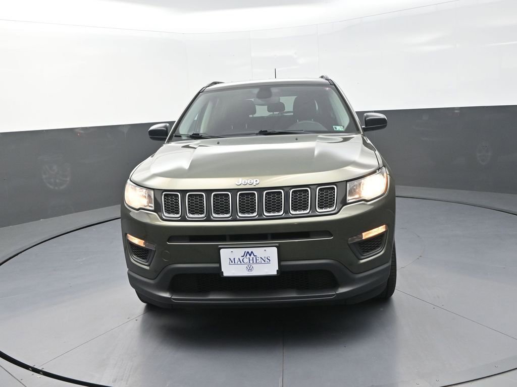Used 2018 Jeep Compass Sport image 2