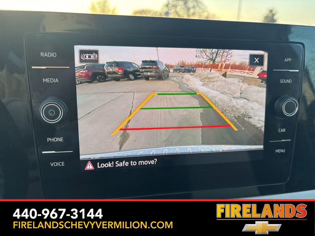 Used 2025 Volkswagen Taos SE image 23