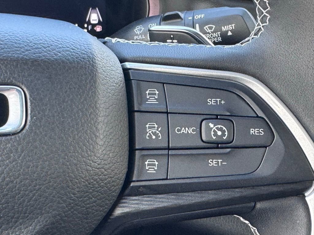 Used 2023 Jeep Grand Cherokee Laredo image 10