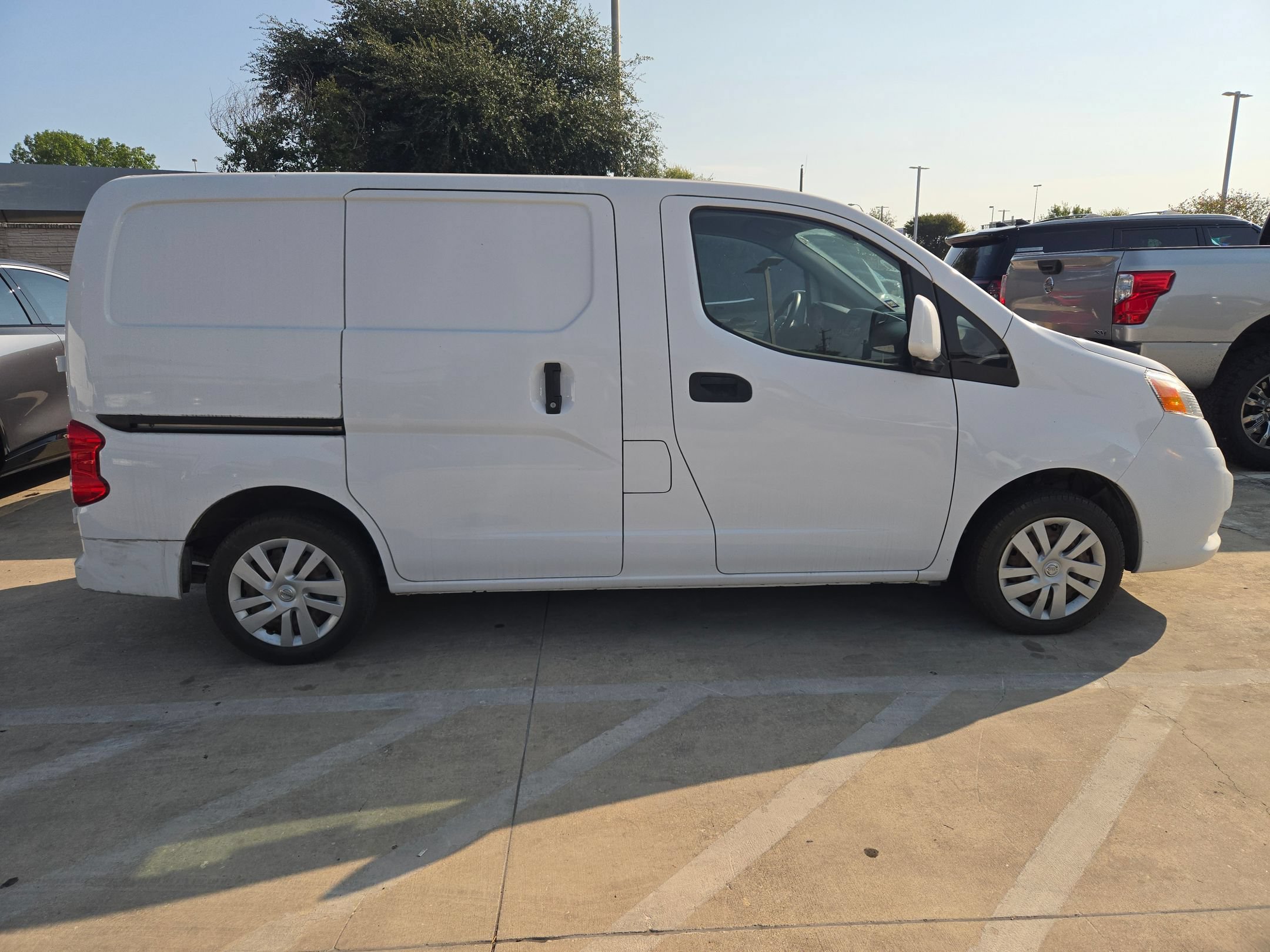 Used 2019 Nissan NV200 SV FWD image 2