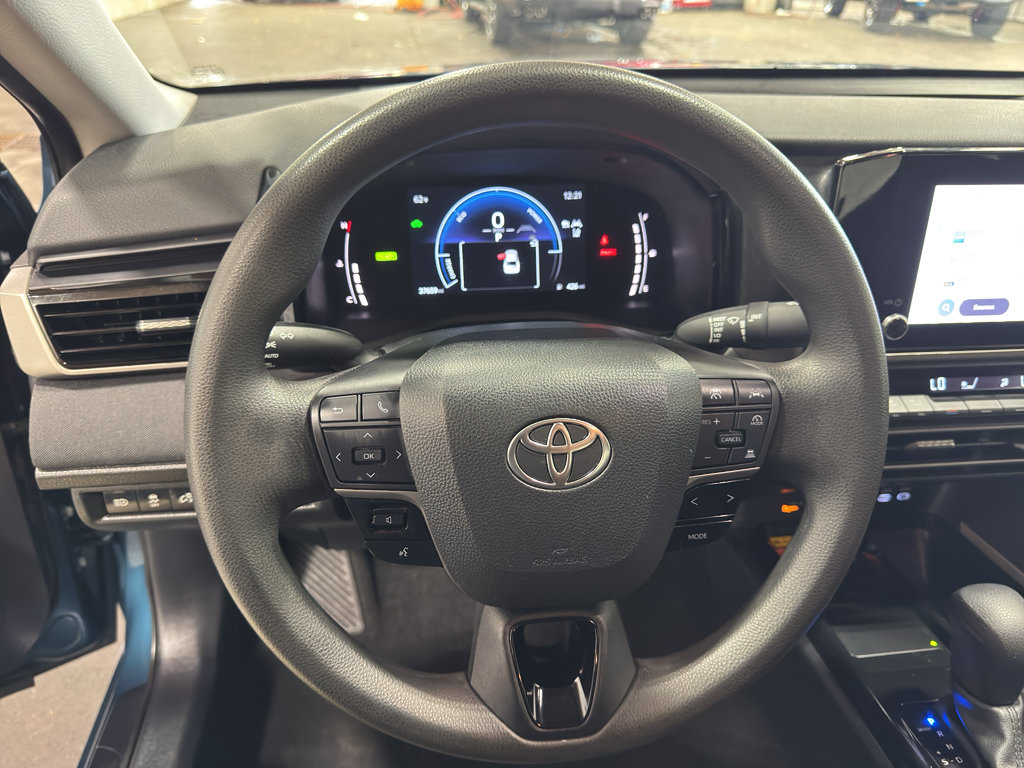 Used 2025 Toyota Camry LE FWD image 30