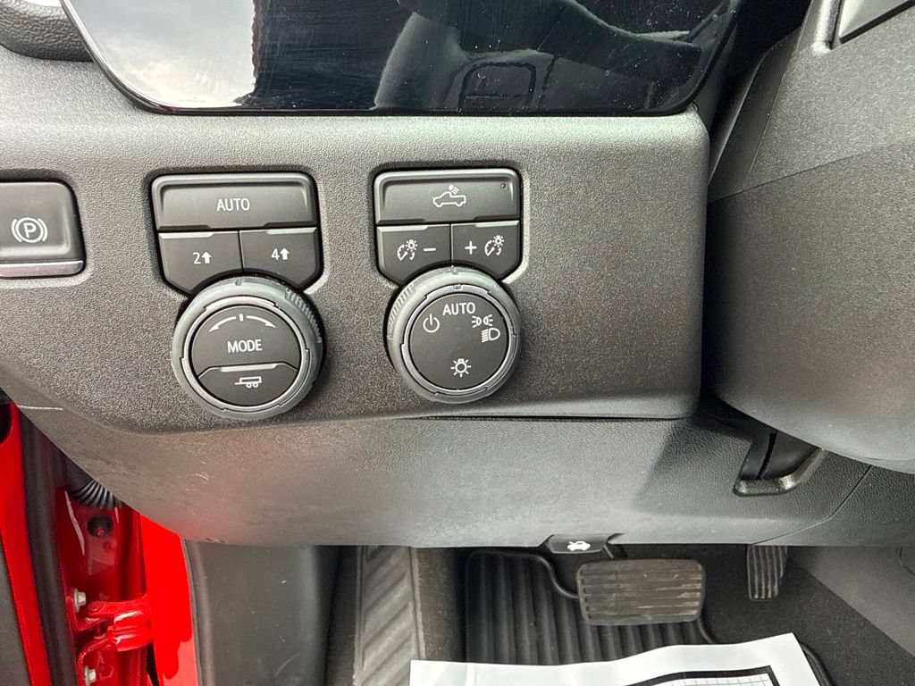 Used 2026 Chevrolet Silverado 1500 LT AWD/4WD image 27