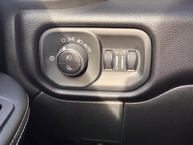 New 2026 RAM 2500 Laramie AWD/4WD image 16