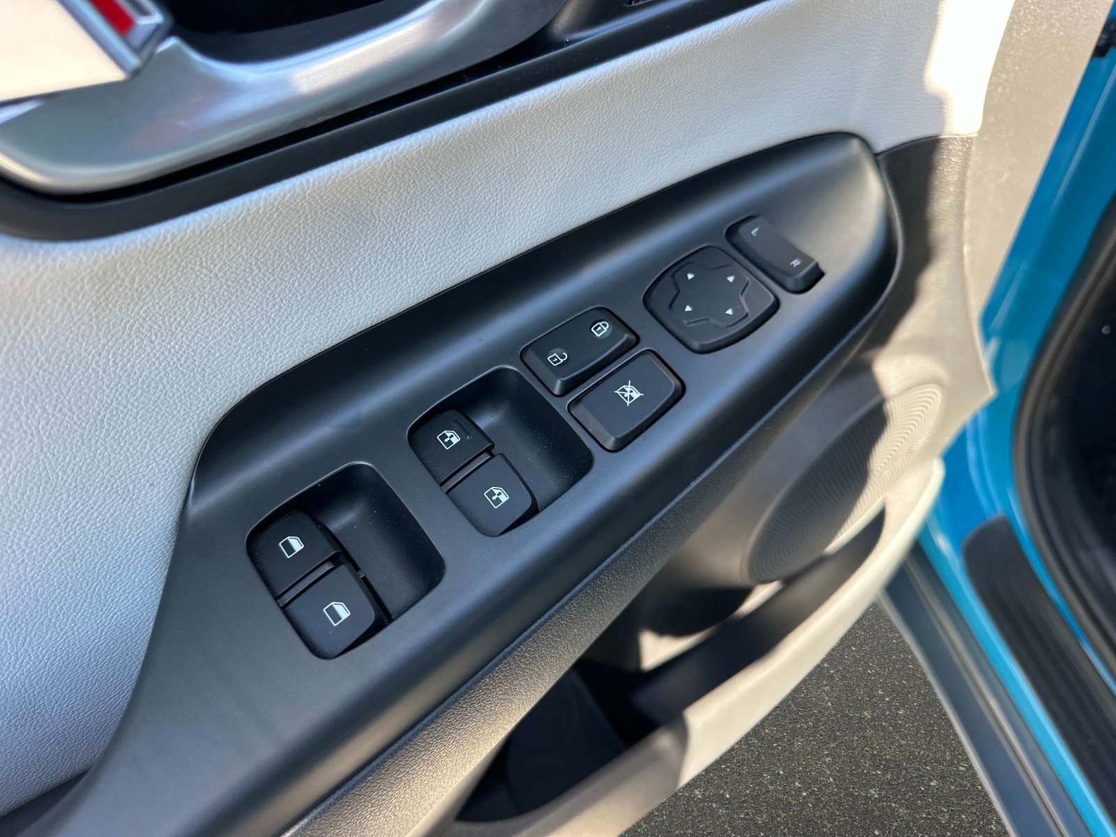 Used 2022 Hyundai Kona Limited image 19