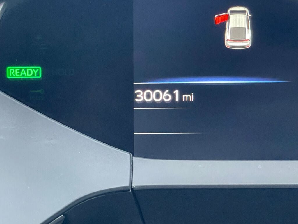 Used 2025 Toyota Prius LE FWD image 3