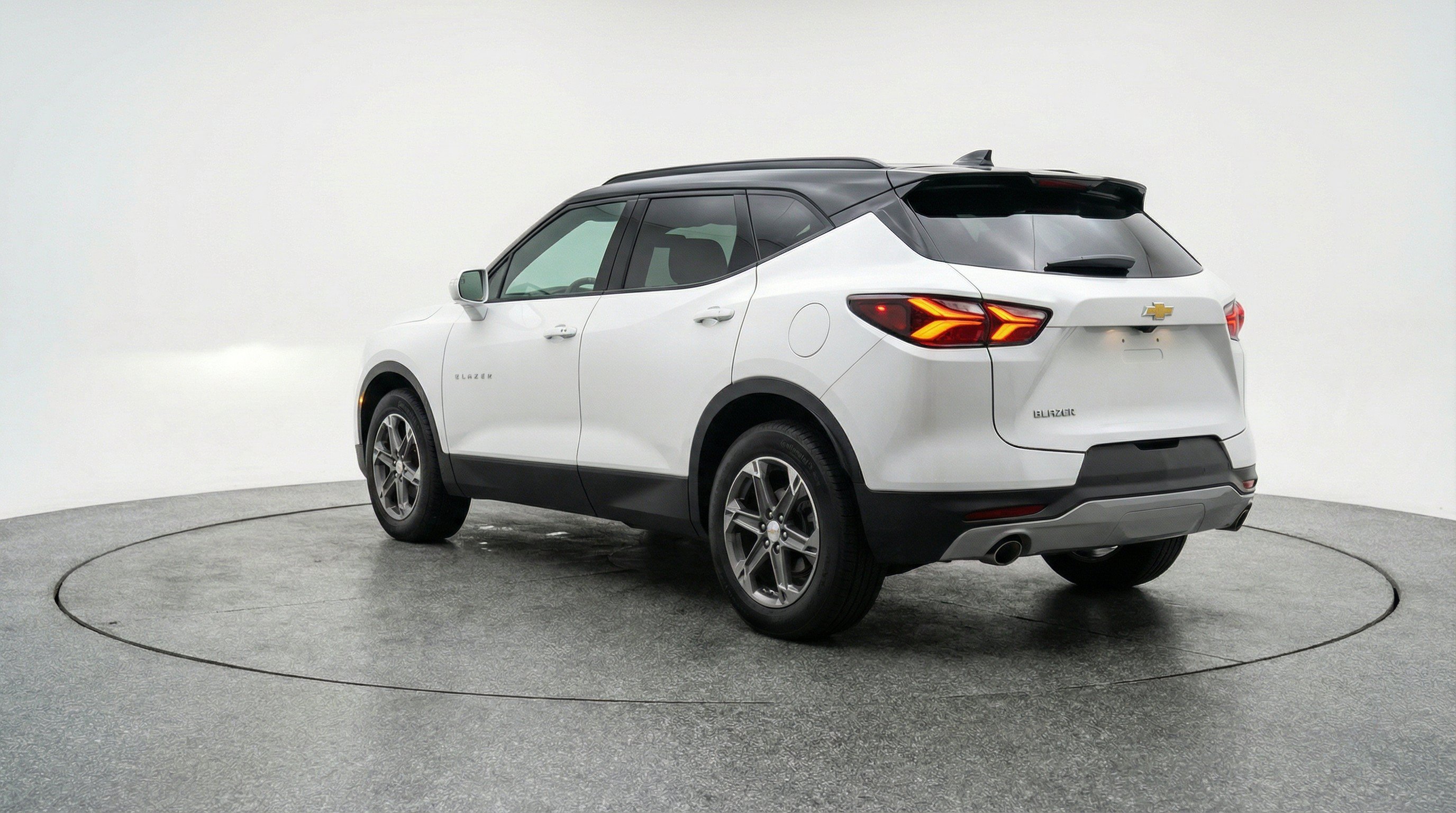 Used 2025 Chevrolet Blazer LT FWD image 6