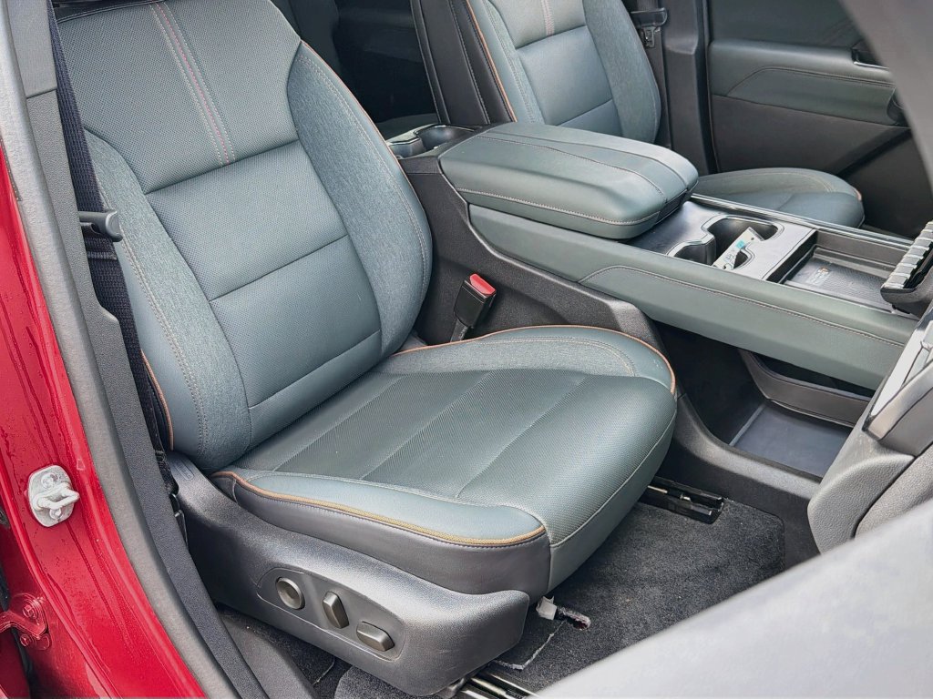Used 2025 GMC Acadia AT4 AWD/4WD image 30