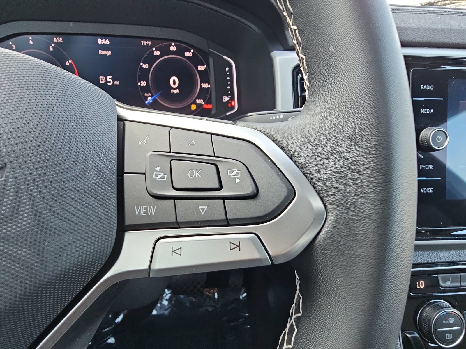 Used 2023 Volkswagen Atlas Cross Sport SE w/ Panoramic Sunroof Package FWD image 18