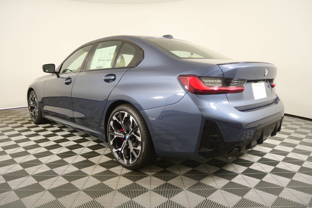 New 2026 BMW 330i Sedan w/ M Sport Package RWD image 6