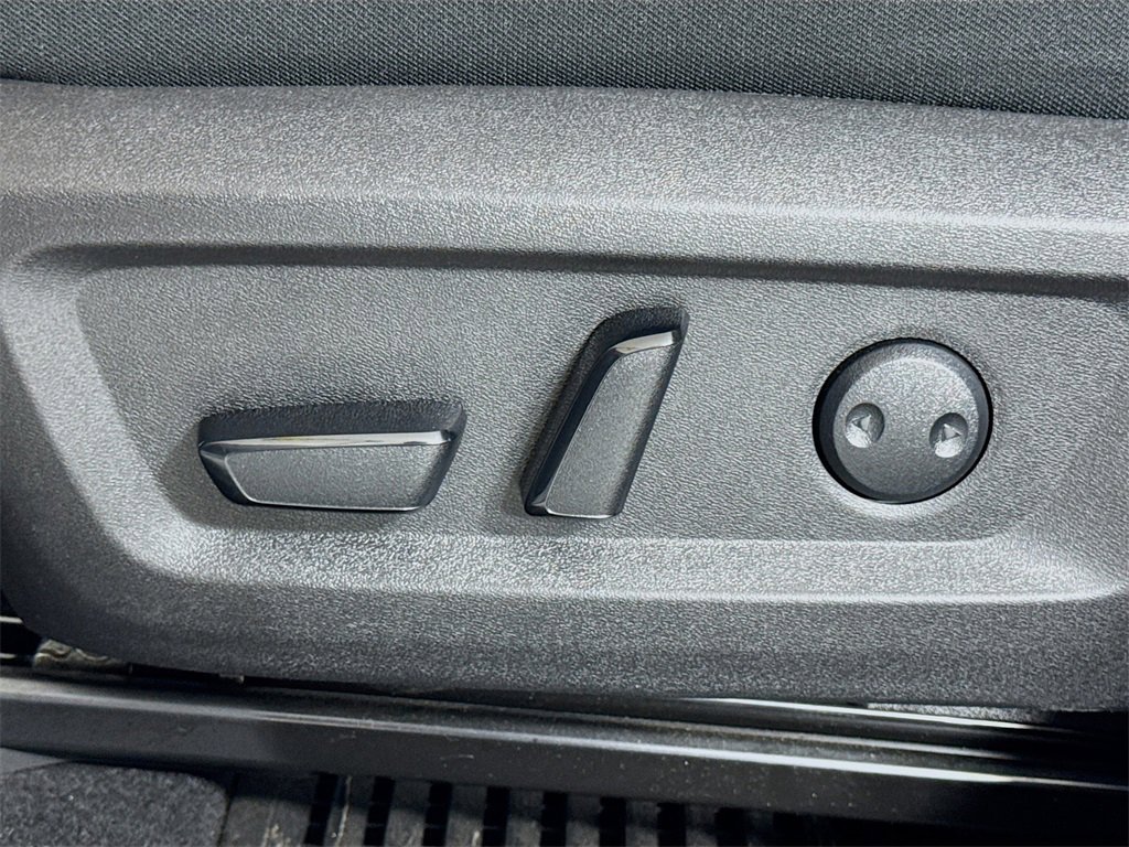 Used 2024 Nissan Rogue SV image 16