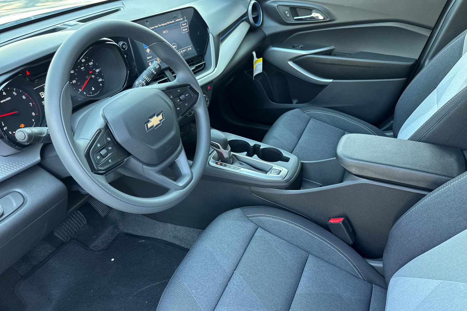 New 2026 Chevrolet Trax LS w/ LS Convenience Package FWD image 9
