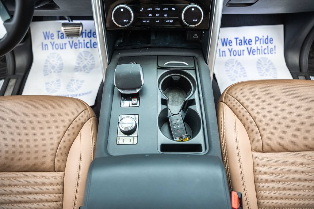 Used 2024 Land Rover Discovery Metropolitan Edition AWD/4WD image 31