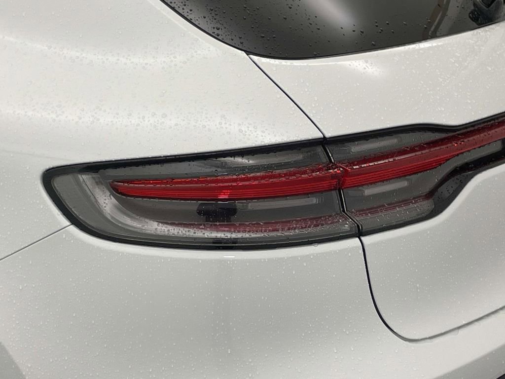 Certified 2025 Porsche Macan image 16