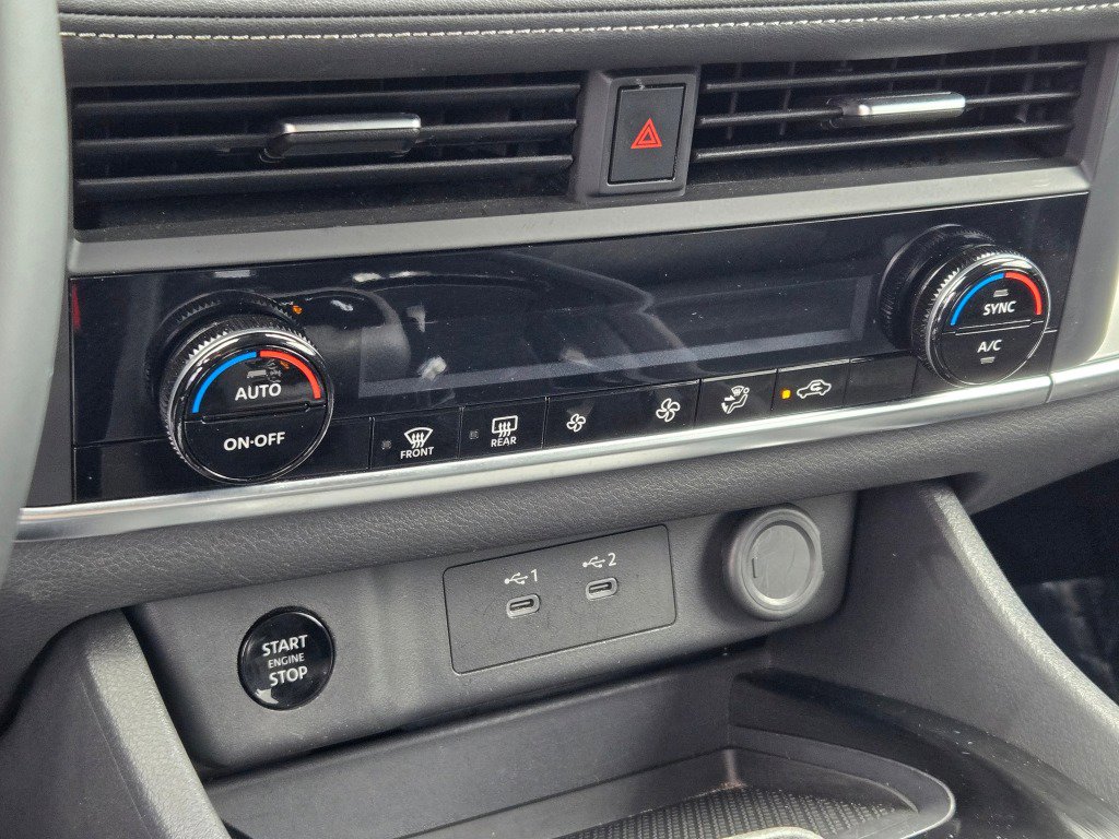 Used 2025 Nissan Rogue SV FWD image 27