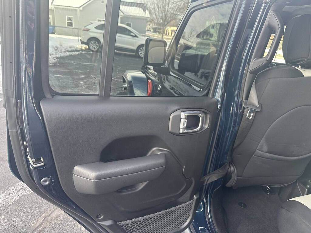 Used 2025 Jeep Gladiator Sport AWD/4WD image 27