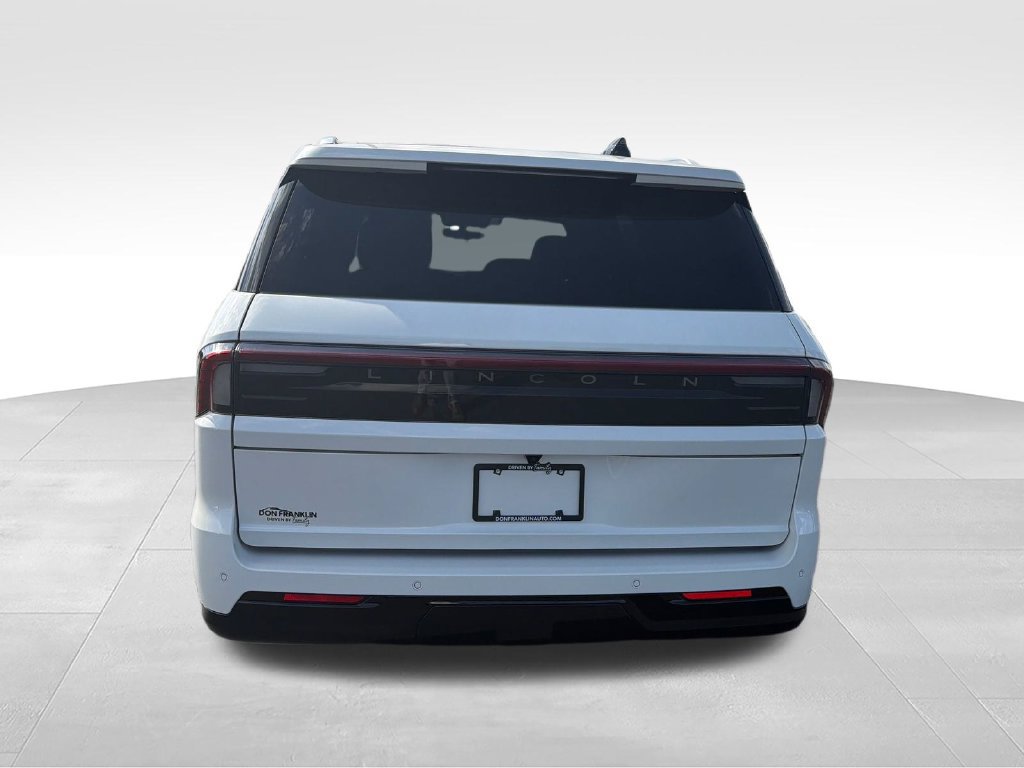 New 2027 Lincoln Navigator Reserve AWD/4WD image 4