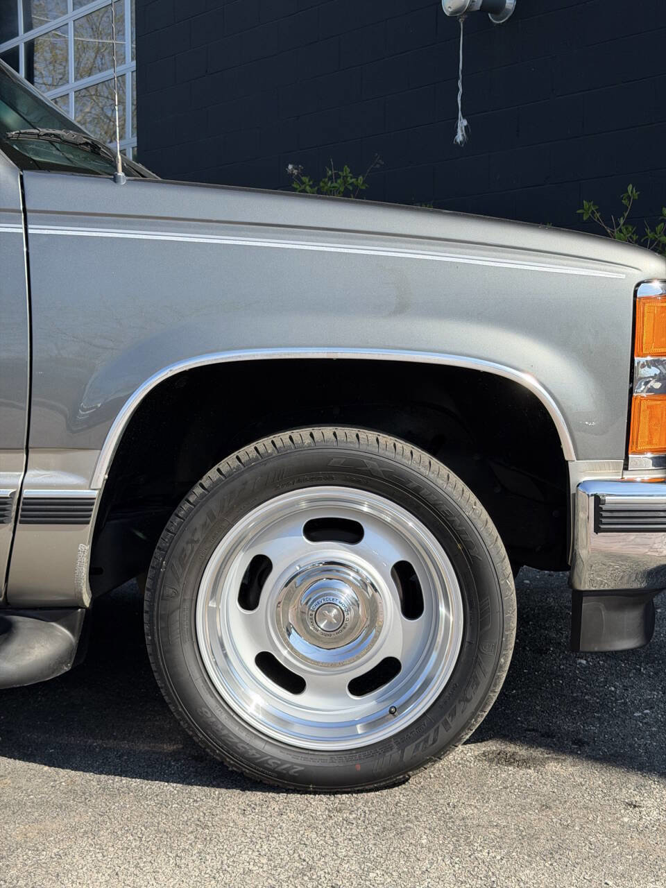 Used 1999 Chevrolet Suburban 2WD w/ Preferred Equipment Group 3 image 14