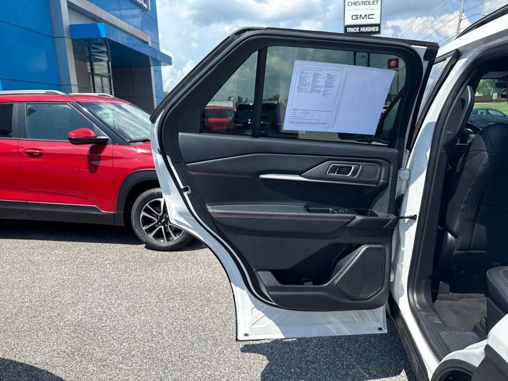 Used 2025 Ford Explorer ST-Line AWD/4WD image 14