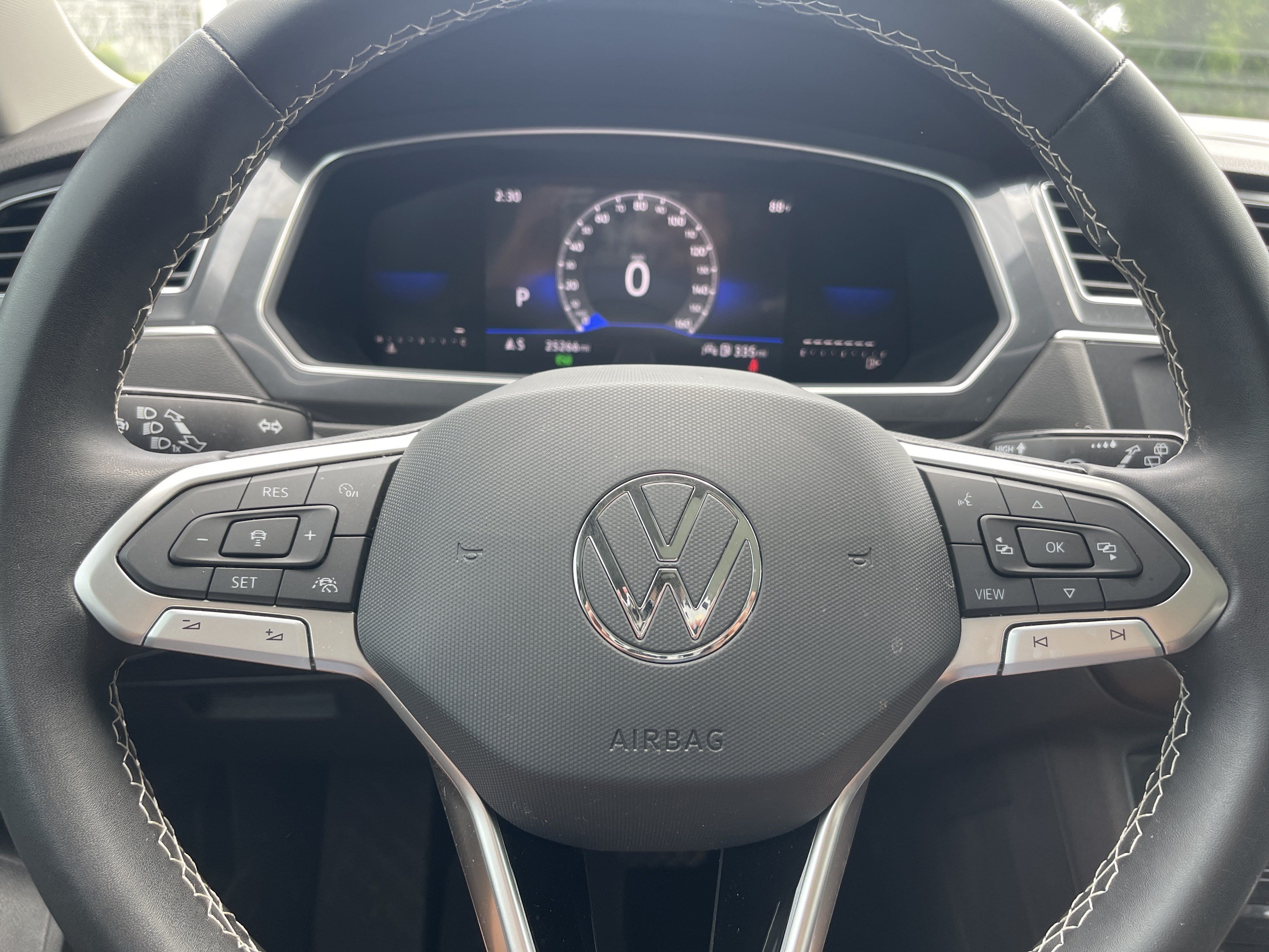 Used 2023 Volkswagen Tiguan SE w/ Panoramic Sunroof Package FWD image 10