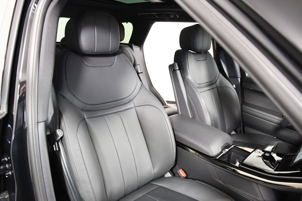 Certified 2025 Land Rover Range Rover Sport Dynamic SE image 19