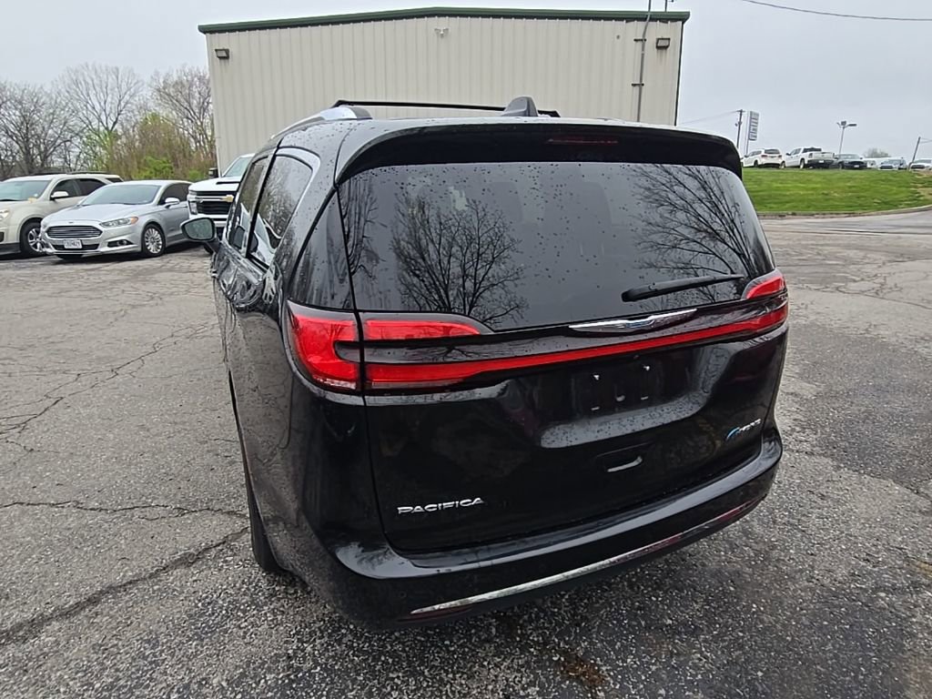 Used 2021 Chrysler Pacifica Touring-L image 5