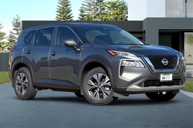Used 2023 Nissan Rogue SV image 2