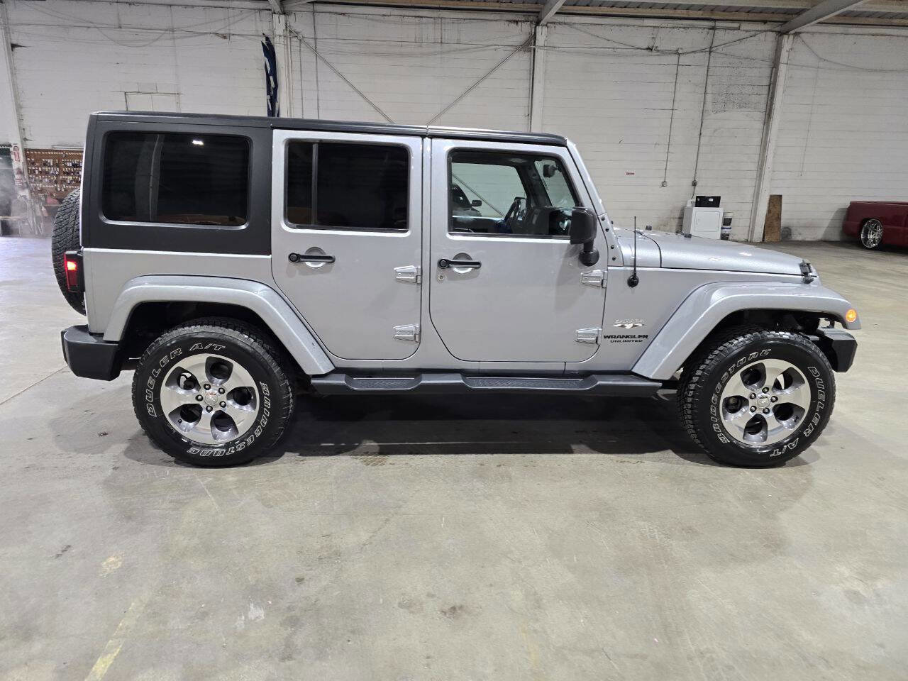 Used 2017 Jeep Wrangler Unlimited Sahara w/ Connectivity Group image 16