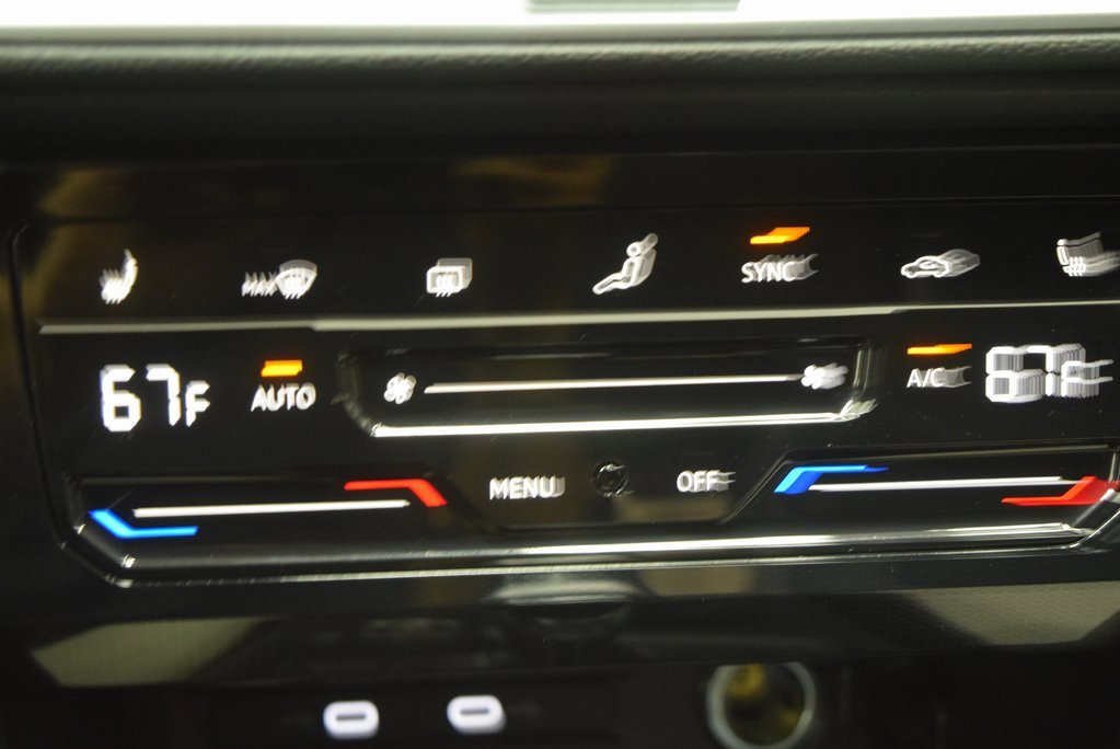 New 2025 Volkswagen Taos SE image 13