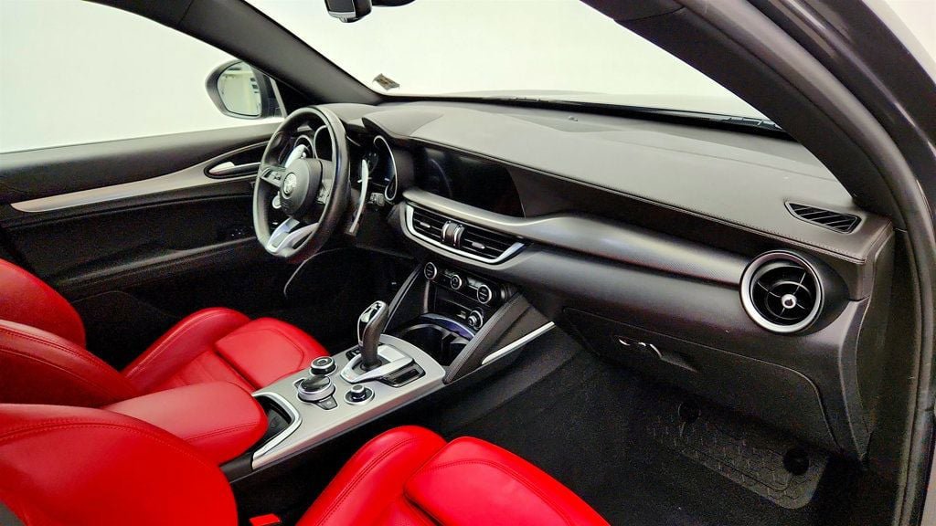 Used 2022 Alfa Romeo Stelvio Veloce AWD/4WD image 26